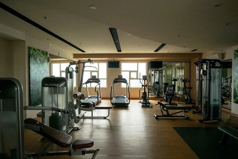 Fabulous 2BR Lucky Tower Apartment - photo 14