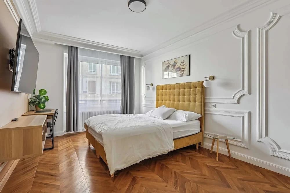 Superb Haussmann-style apt - 2bdr/6p - Trocadero - photo 2