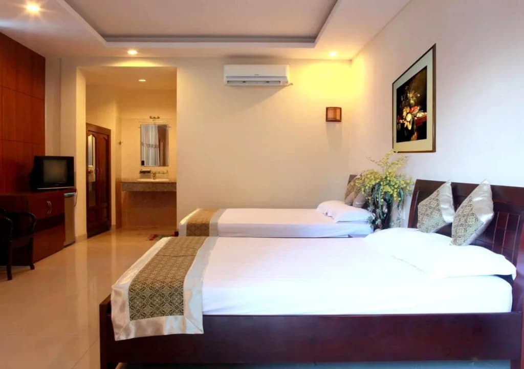 The Moon Hotel - photo 3