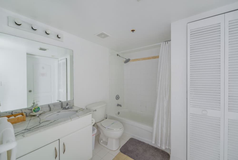 Brickell Bay 3304 - photo 8