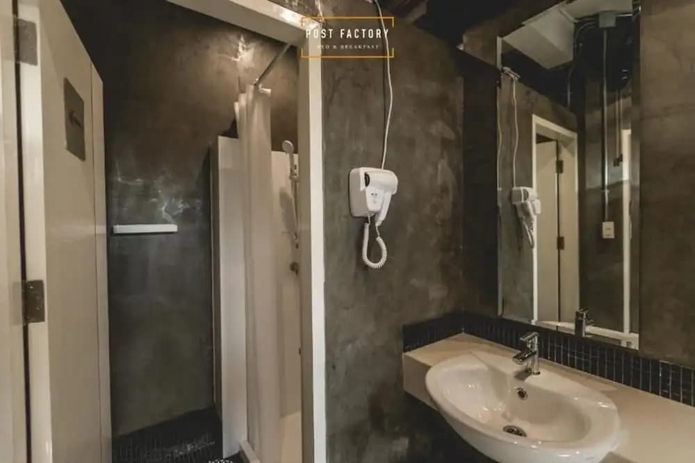 Post Factory Bed & Breakfast Sathorn Hostel - Adults Only - photo 9