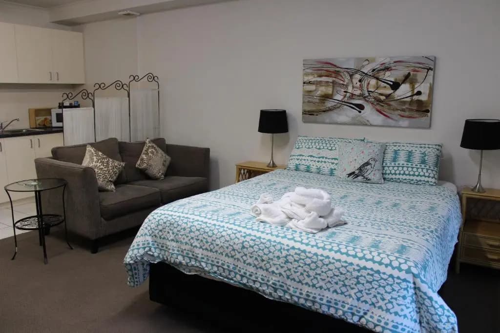 Box Hill Studio Apartment 2 - photo 2