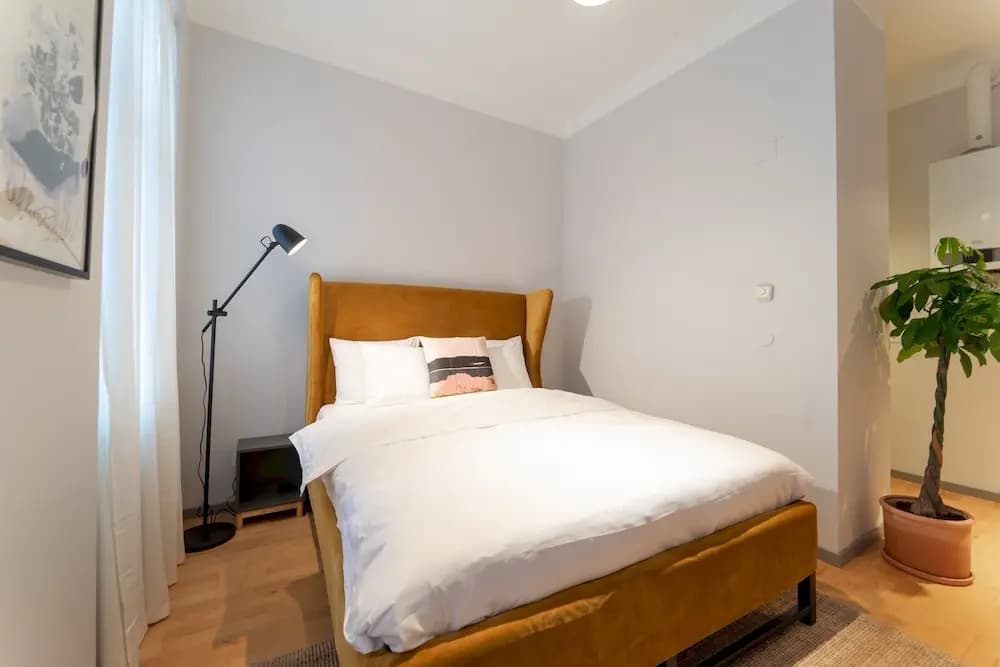 Modern Newly Refurbished Studio - Close TO Center - photo 6