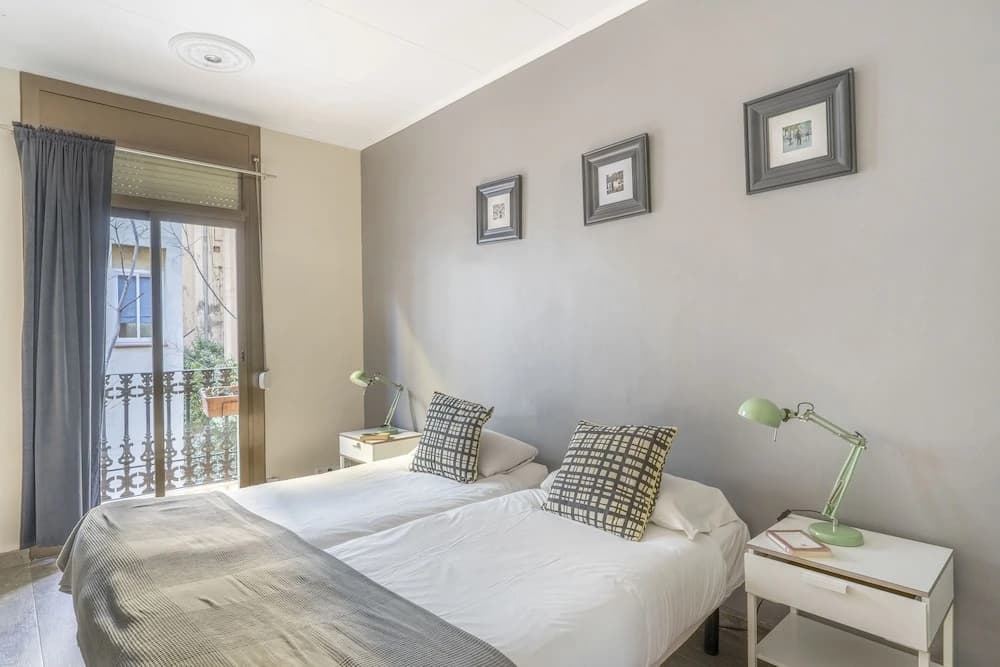Lovely and Central 4 BR Apartment - photo 6