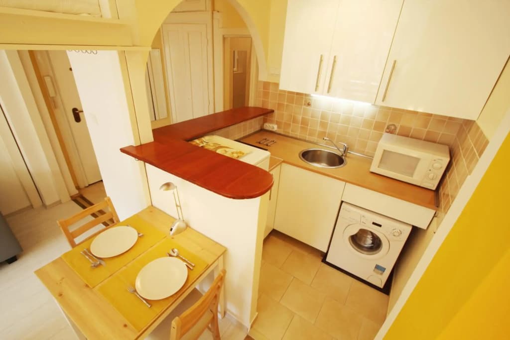 Sunny Studio with Balcony in Party District - photo 1