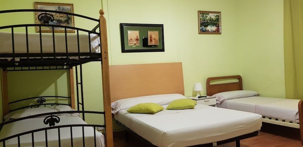 Hostal Loyola - Hostel - photo 18
