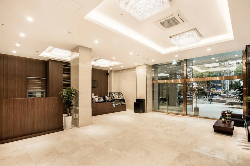 WD Hotel - photo 2