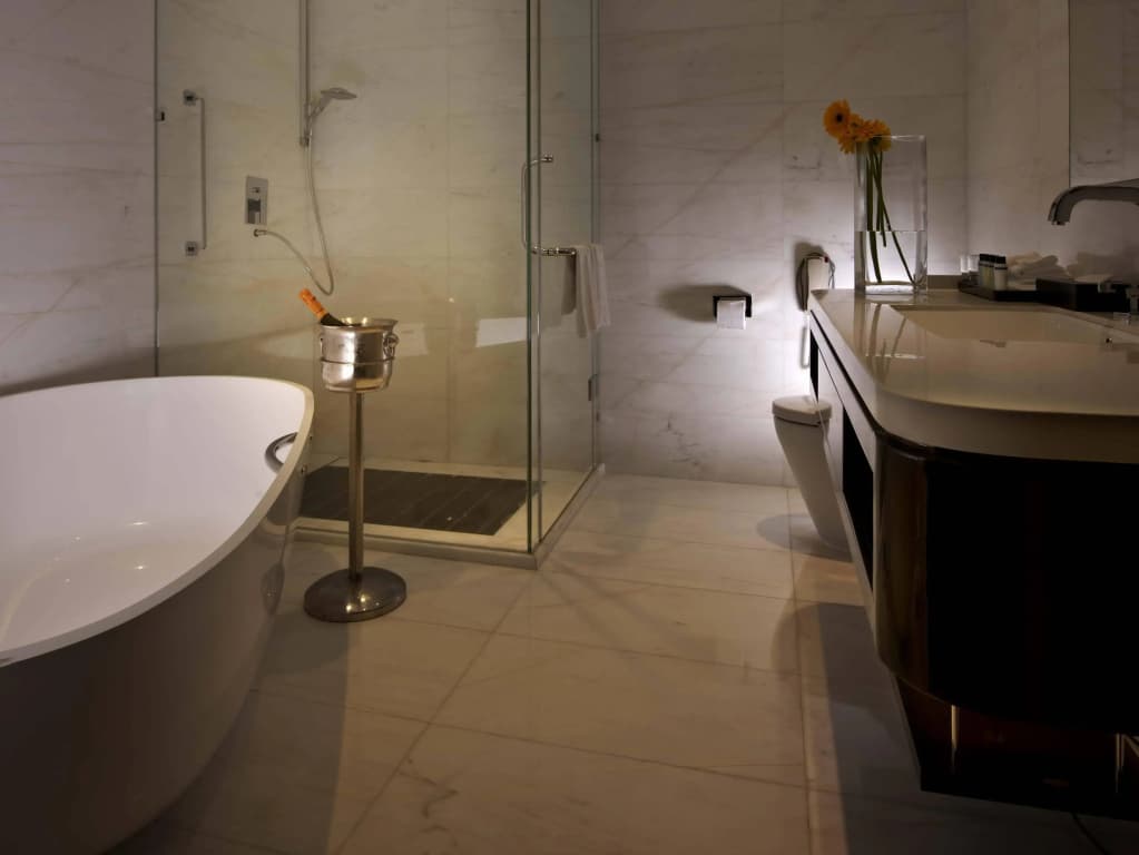Pacific Regency Hotel Suites - photo 7