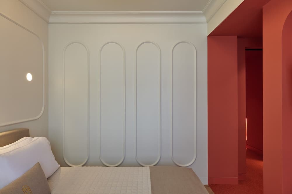 Dwell - Elegant City Stay - photo 5