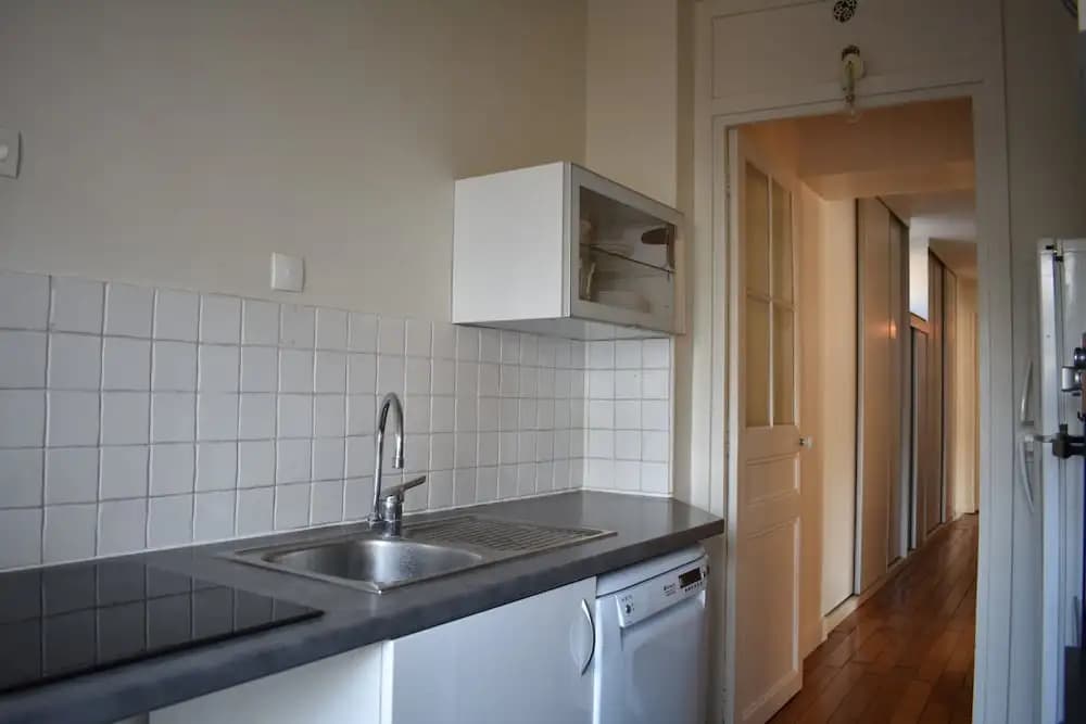 Spacious 2 Bedroom Apartment in Paris 2nd - photo 13
