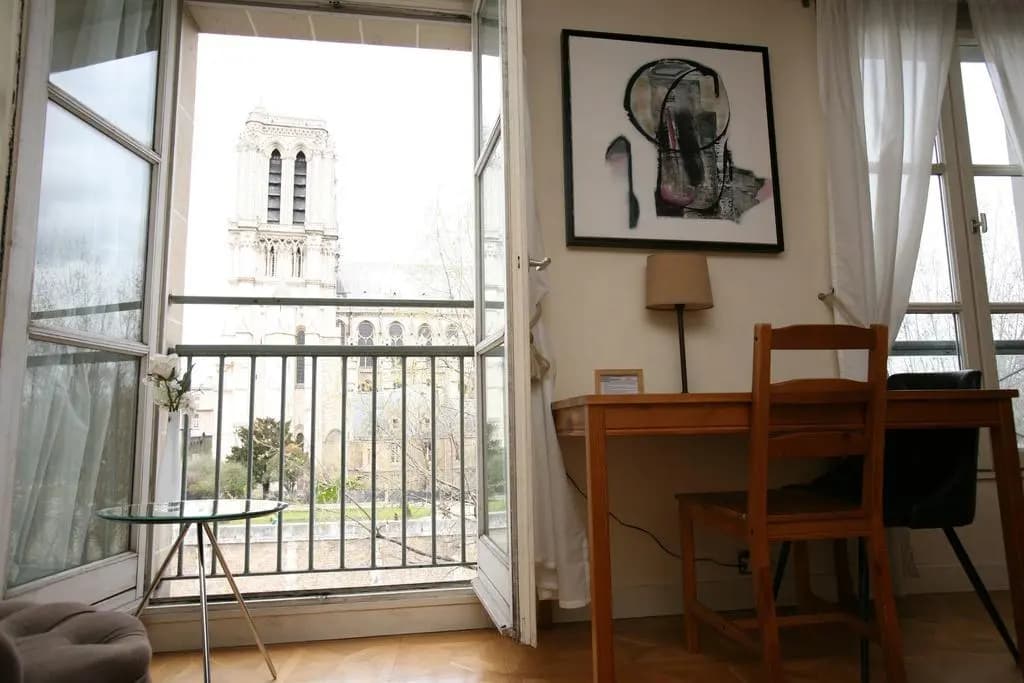 Studio With View OF Notre Dame (139) - photo 6