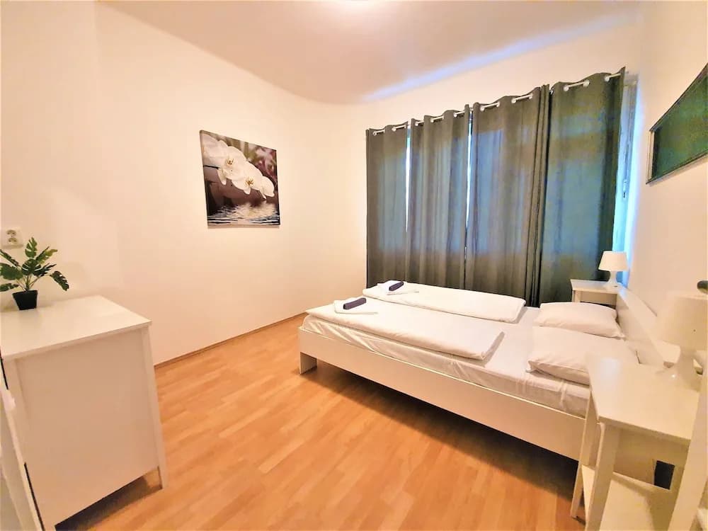 Epstein Apartments - photo 3