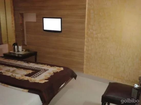 Hotel The Royal Inn - photo 12