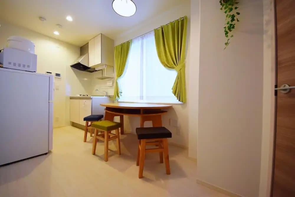 Three Tokyo 102 - photo 4