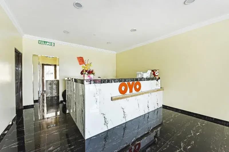 Th Hotel by OYO Rooms - photo 1