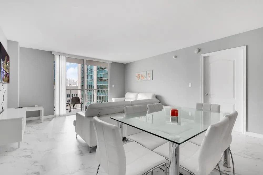The Club at Brickell Bay Luxury Suites - photo 6