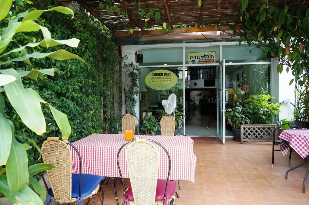 Corner Cafe Bed and Breakfast - photo 16