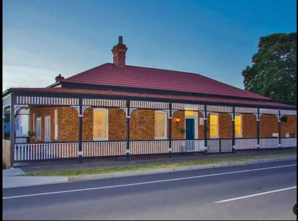 Blackwood House - photo 1