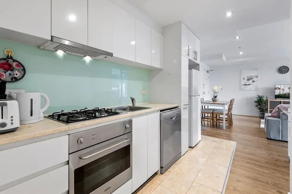 Central 2-bed Apartment With Parking, - photo 11