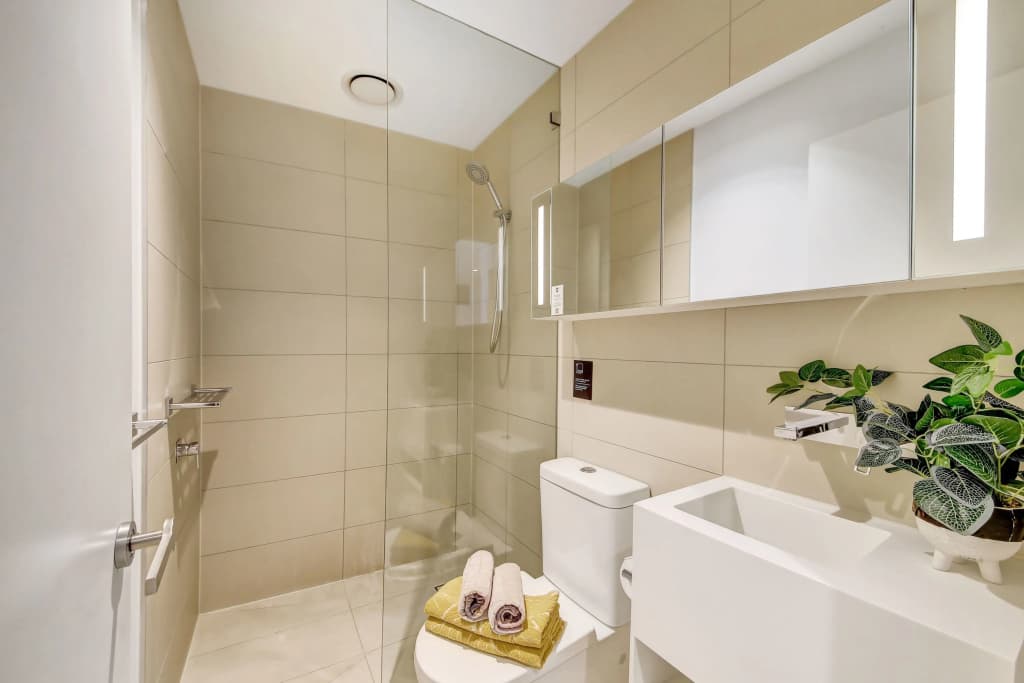 A Modern 2Br Apt Near Crown & Southern Cross - photo 7