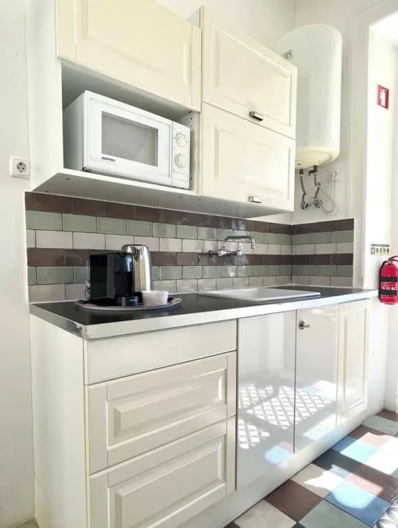 Central Hidden Gem, Rustic Modern 2 Bedroom Flat - photo 10