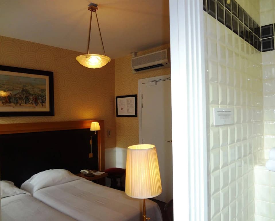 Hotel Le Cercle Tour Eiffel - photo 2