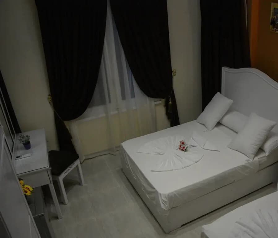 Crown Hotel - photo 2