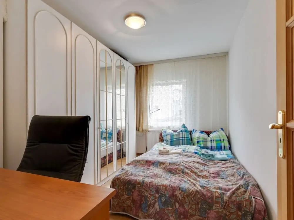 Lively Holiday Home in Wien With Private Garden - photo 2