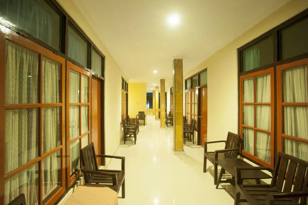 Catur Adi Putra Hotel - photo 11