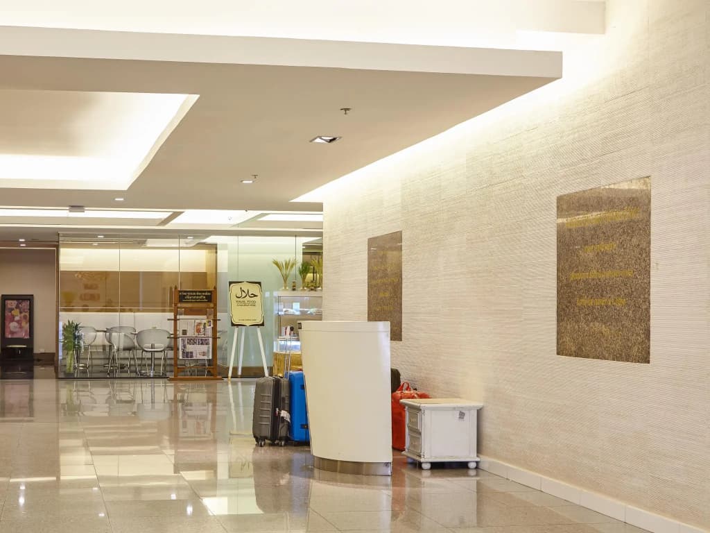 Baiyoke Suite Hotel - photo 2