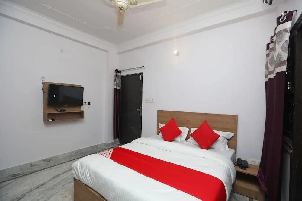 OYO 37055 M R Residency - photo 2