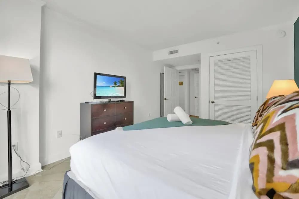 Relaxing Condo with Free Parking - photo 6