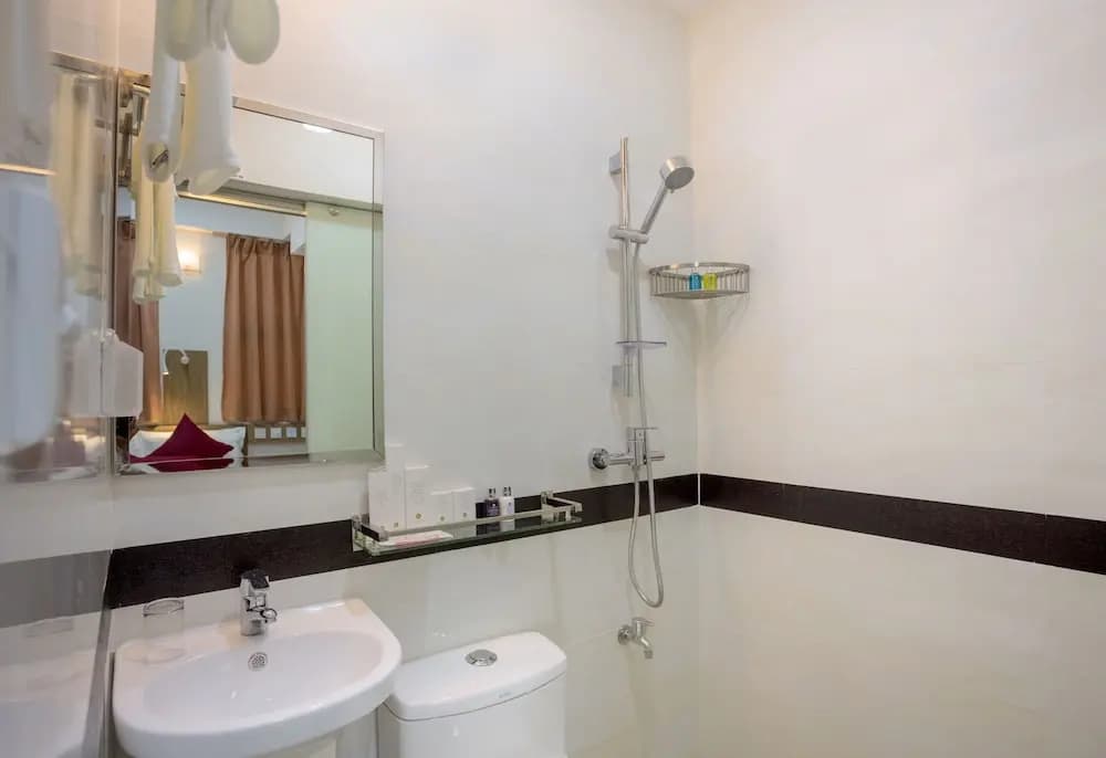 Beehive Central Hotel - photo 19