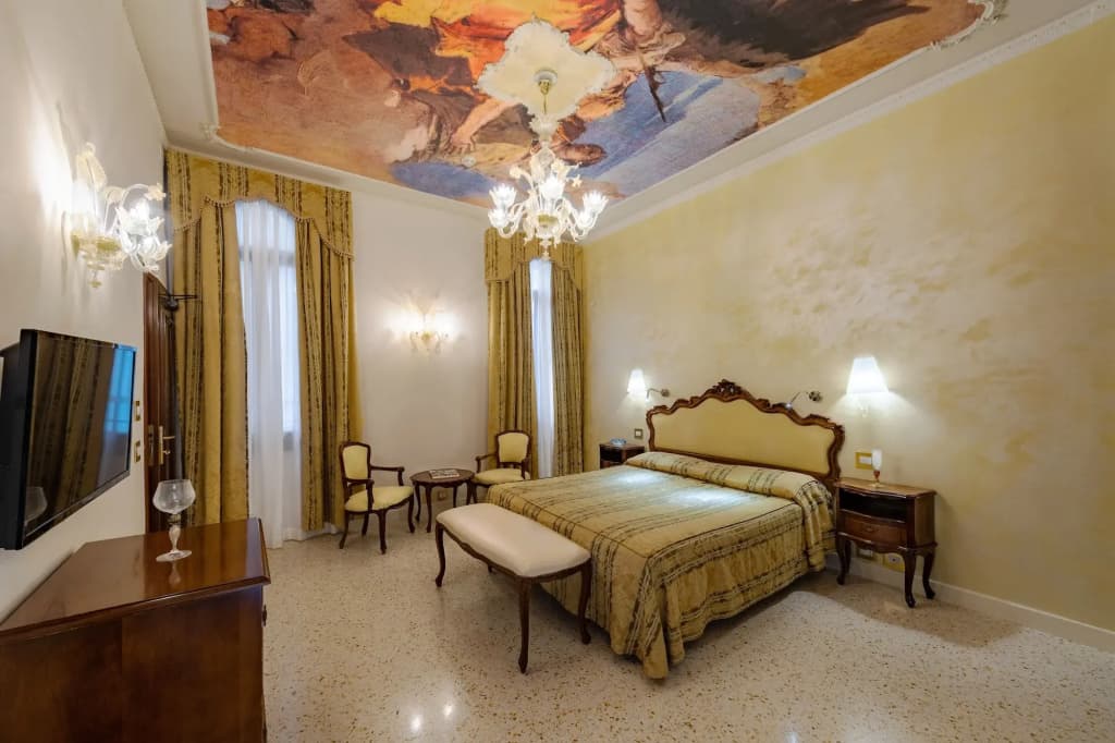 Hotel Scandinavia - photo 4