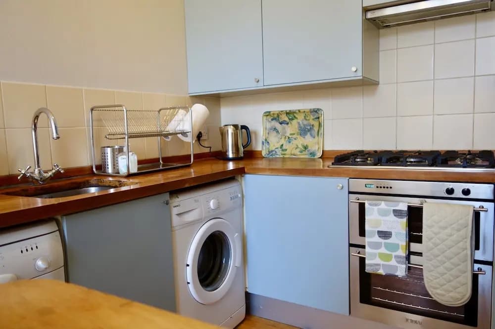 Spacious 2 Bedroom Home In Leith - photo 7