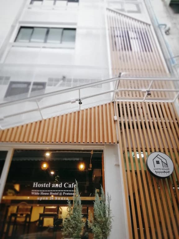White House Hostel - photo 1