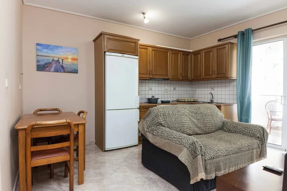Vironas Delight 1Bd Apt w Lovely Balcony - photo 4