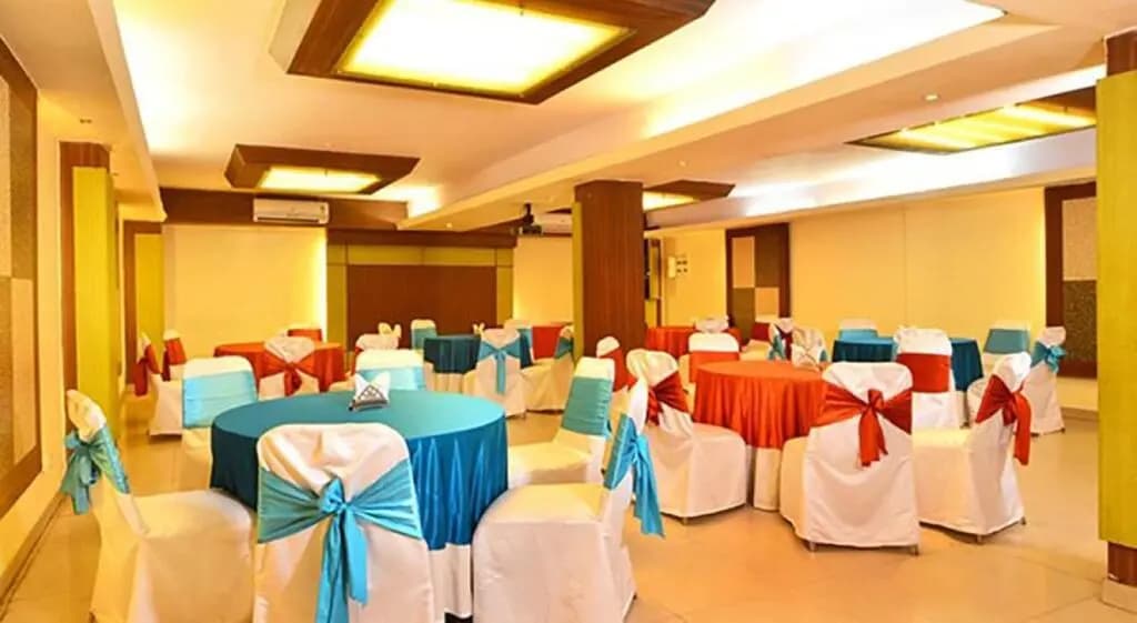 Hotel Gautam Deluxe - photo 17