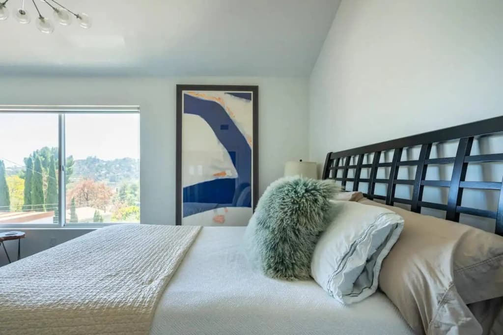 Troy Dr - Sleek & Modern Hollywood Hills Home With Stunning Views - photo 5