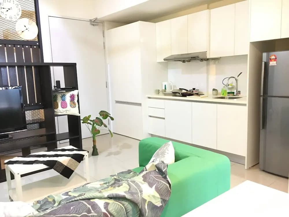 Suria Jelutong Studio by BeeStay - photo 2