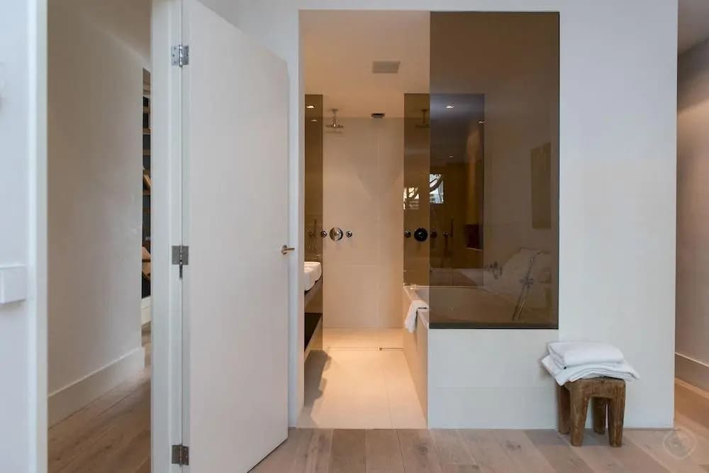 Lionel Apartments - photo 8