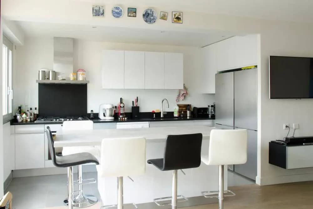 2 Bedroom Apartment With Balcony Near Eiffel Tower and Invalides - photo 6