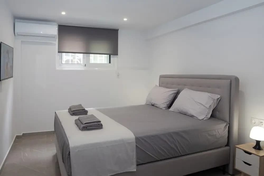 Brand New Pagrati Apt Modern Comfort - photo 4