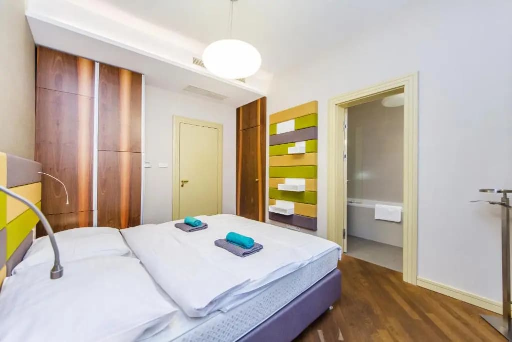 Bellevue Apartment - photo 2