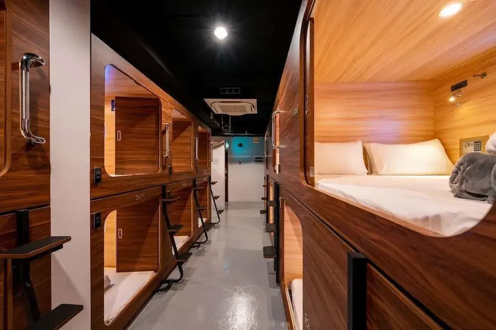 JPOD Capsule Hotel - photo 3