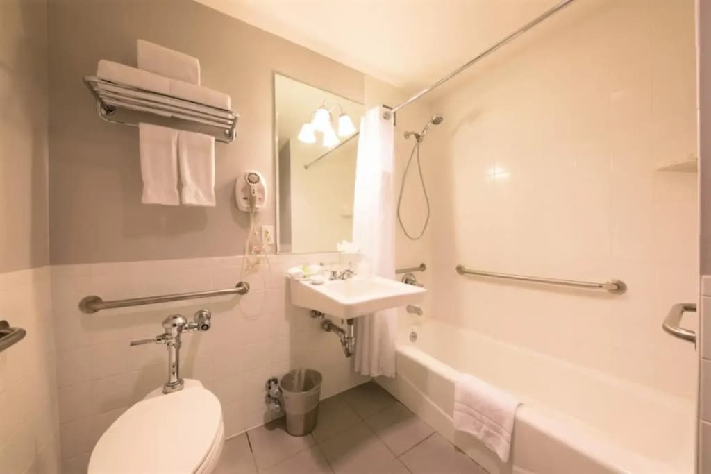 The Andrew Hotel - photo 37