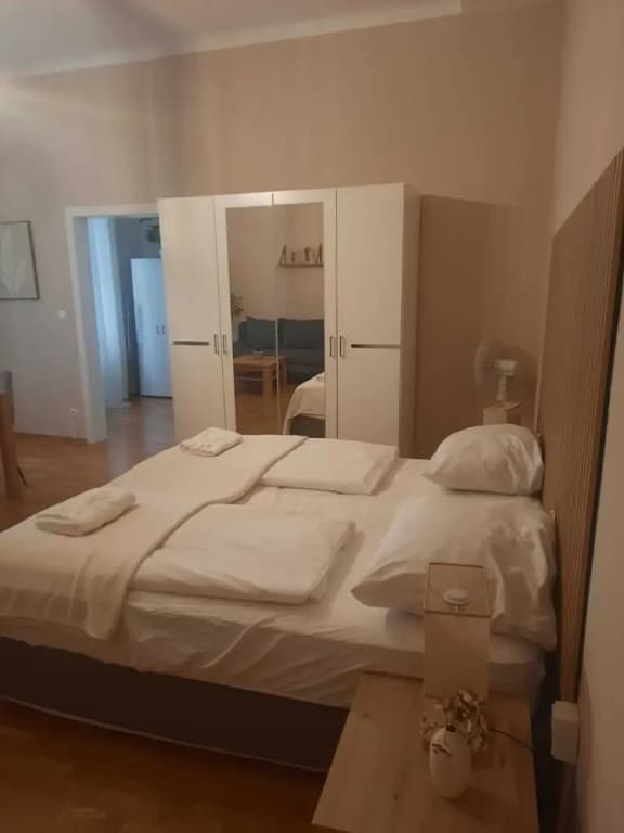 Bright 2BR Apartment Near Main Sights - photo 2
