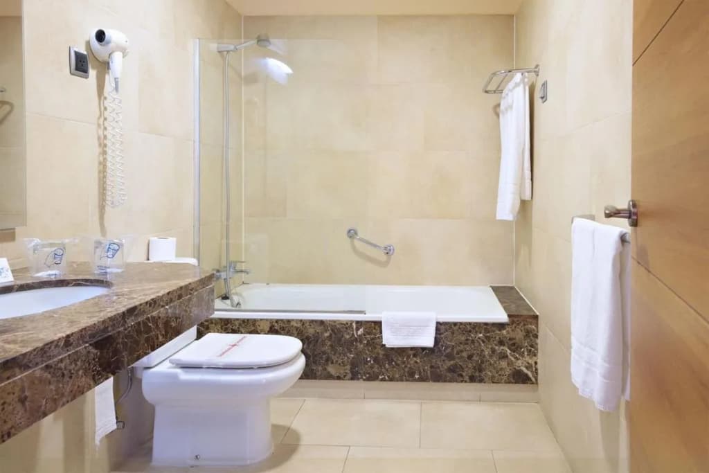 Hotel Sterling - photo 38