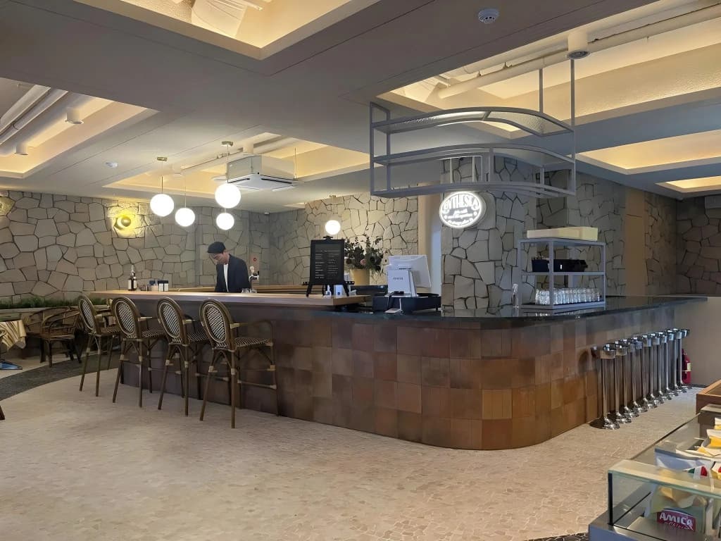 UH Hotel - photo 22