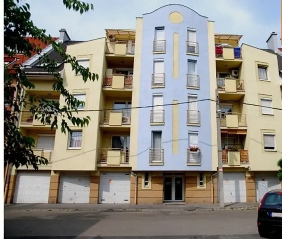 UJPEST - photo 25